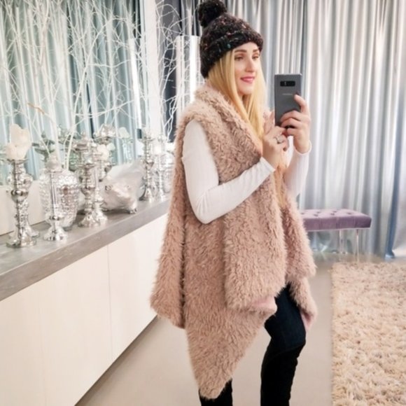 CHIC DOLLZ Pink Faux Fur Vest